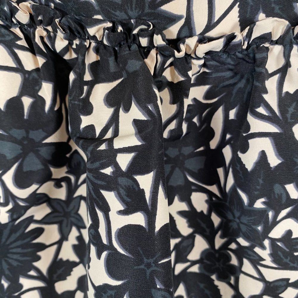 NWT Frenchi Skirt in Floral Print - Picture 7 of 9